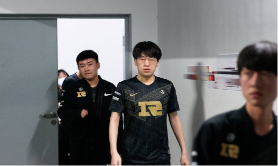 在一场扣人 在一场扣人